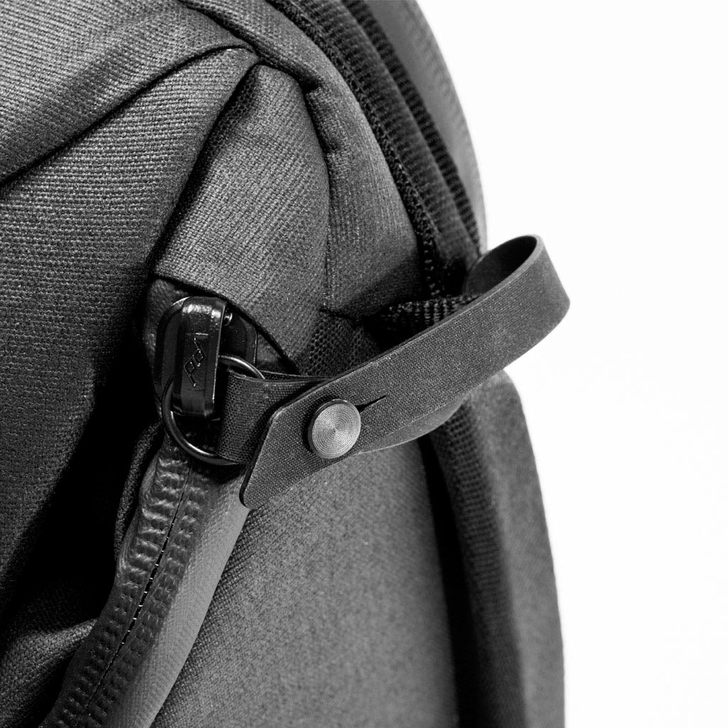 Peak Design Everyday Backpack 20L - Black in use