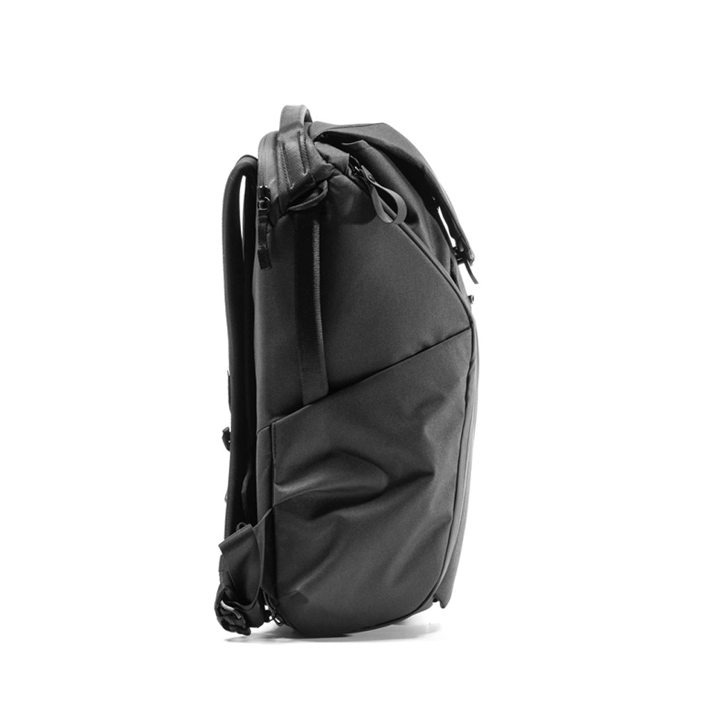 Peak Design Everyday Backpack 30L in Black — side view