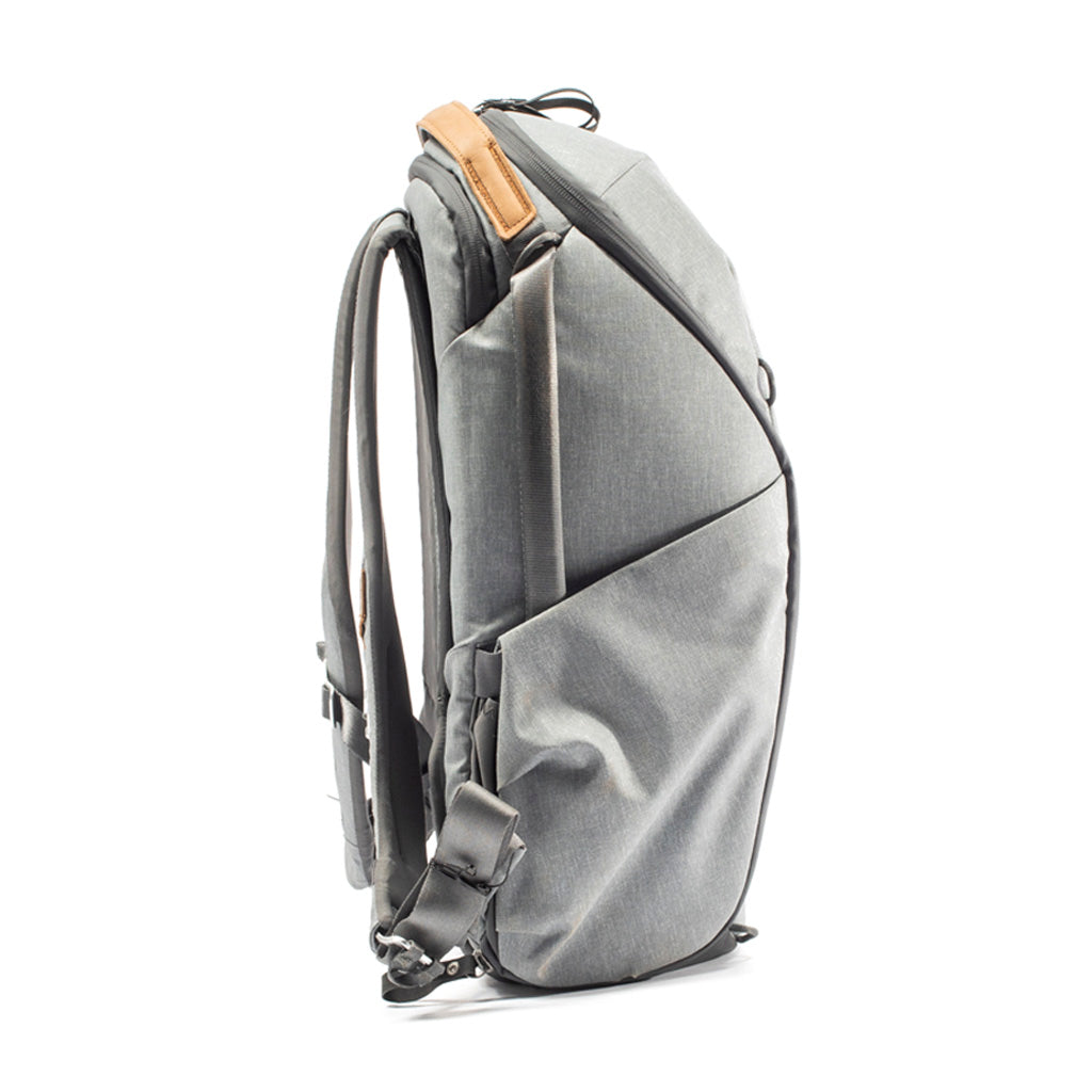 Peak Design Everyday Backpack Zip 15L in Ash — detail view # color_Ash
