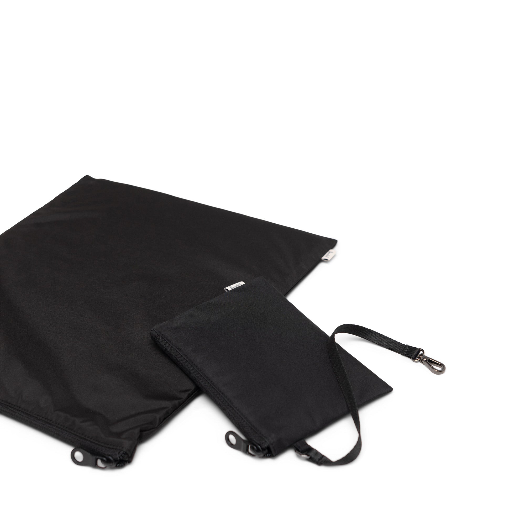 Herschel Maia Weekender - 40L in Black — detail view 4 # color_Black