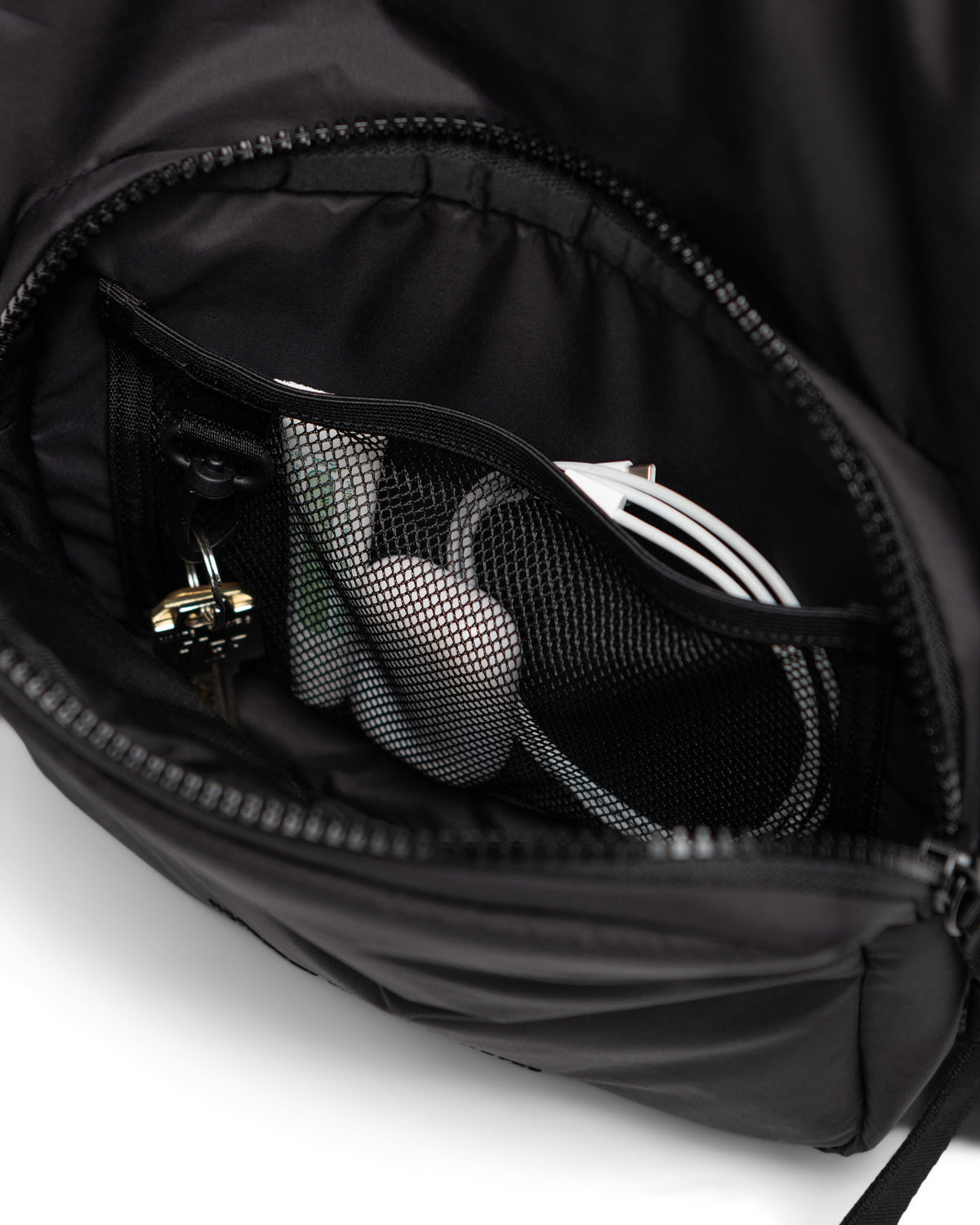Herschel Cloudform Backpack 22L in Black — interior view 2 # color_Black