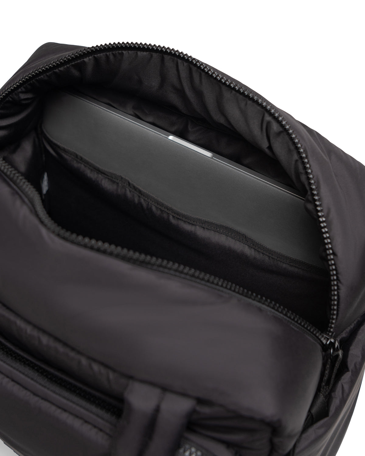 Herschel Cloudform Duffle 26L in Black — detail view 5 # color_Black