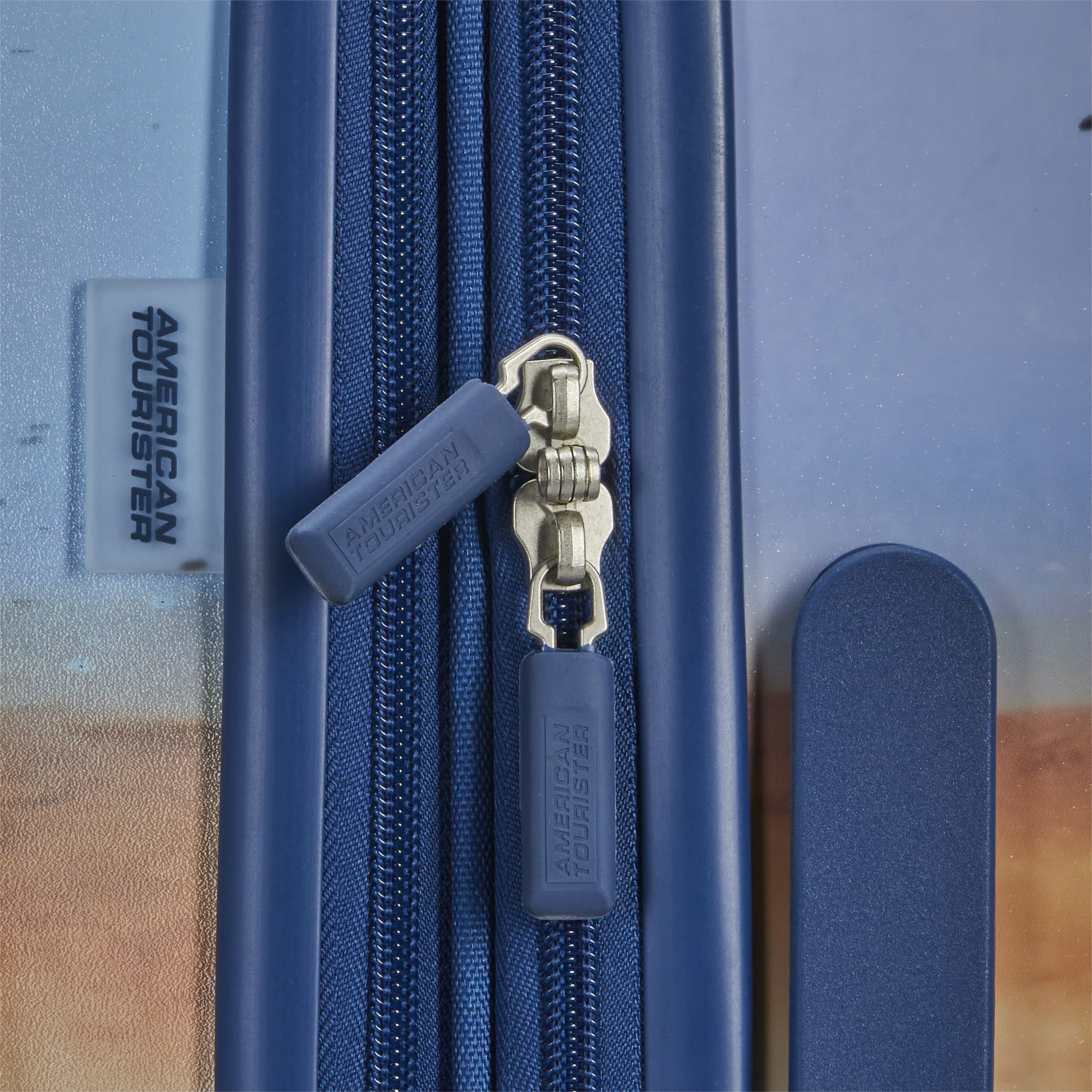 American Tourister Star Wars Carry-On Spinner (20-inch) - STAR WARS R2D2