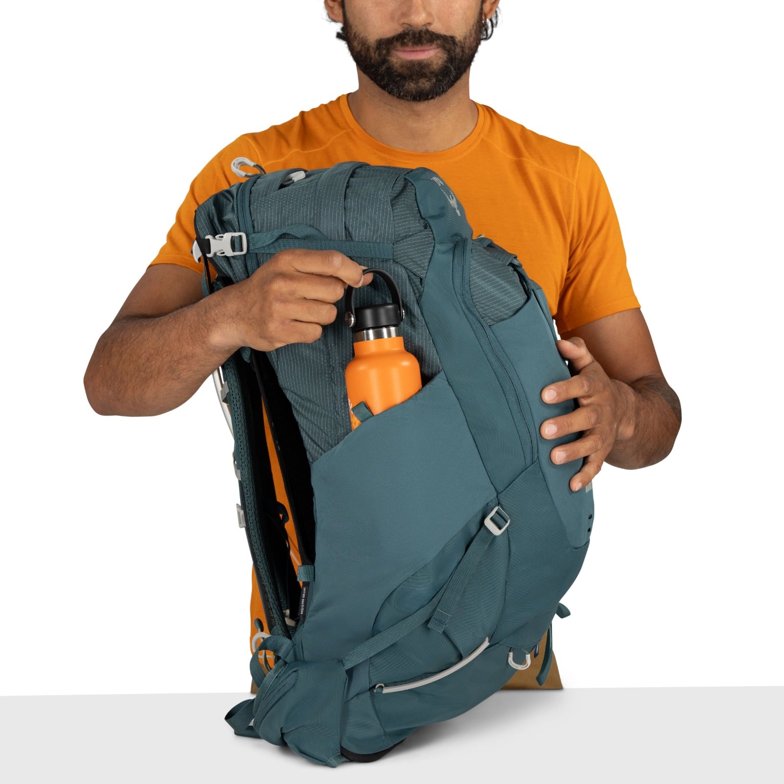 Osprey Manta 34 Hiking Hydration Backpack 34L in Torrent Blue — detail view 6
