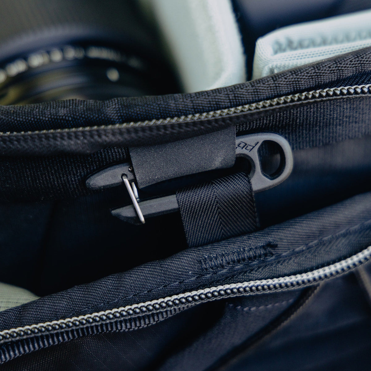 Peak Design Outdoor Backpack Zip 18L in Black — detail view 3 # color_Black