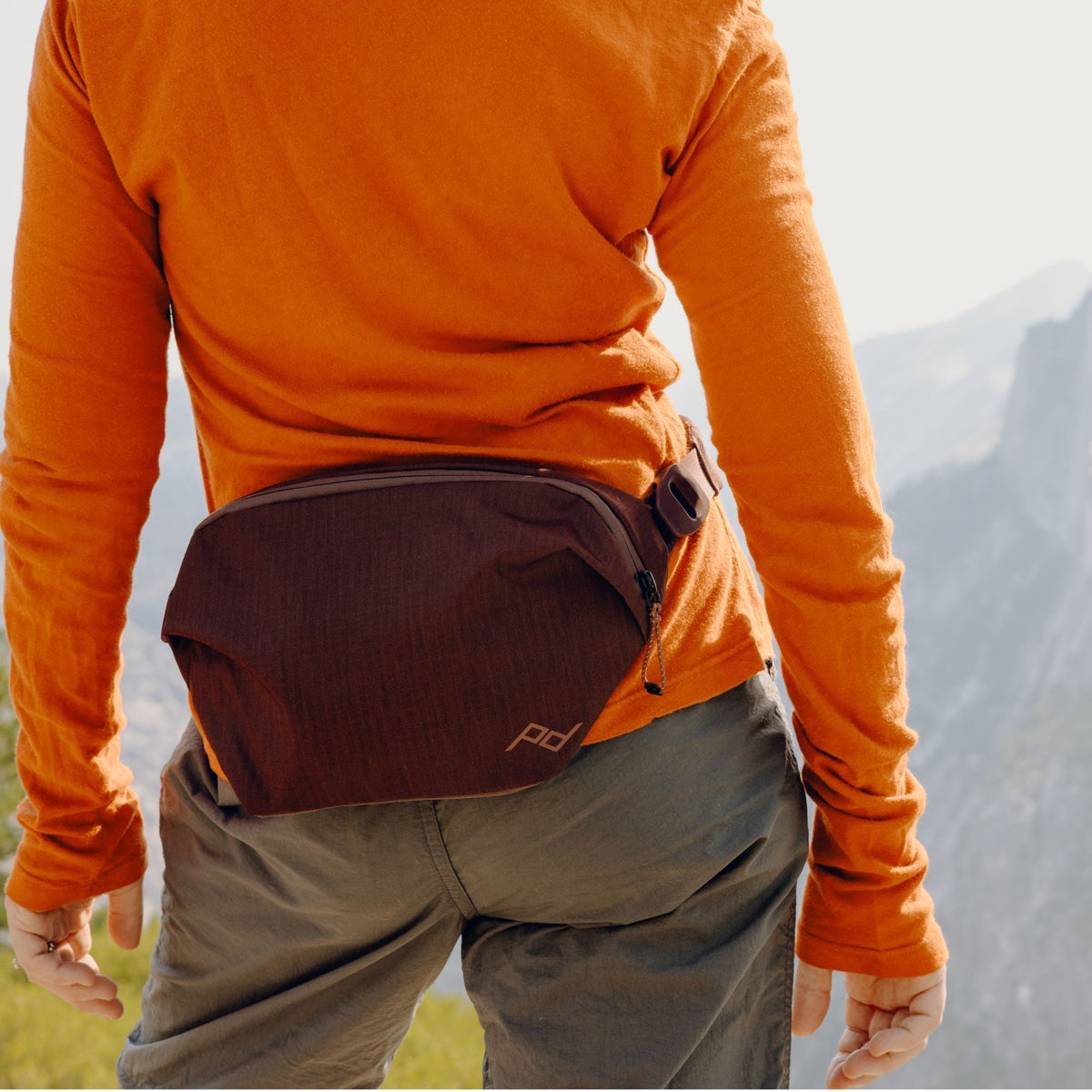 Peak Design Outdoor Sling 2L in Eclipse — lifestyle # color_Eclipse