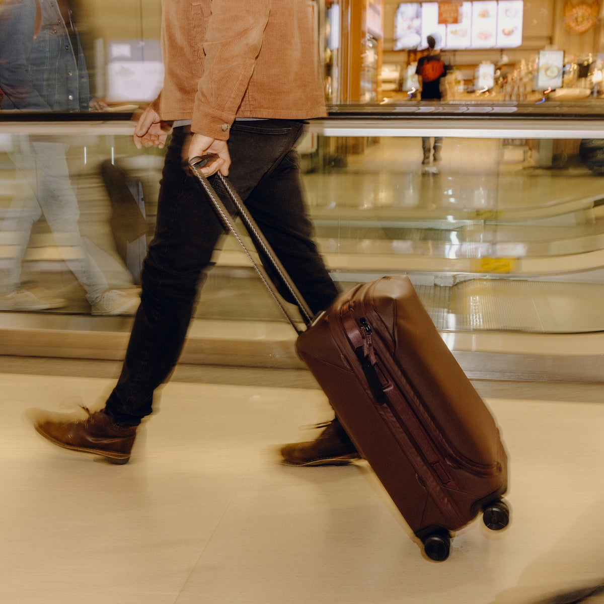 Peak Design Roller Pro 34L in Eclipse — lifestyle 4