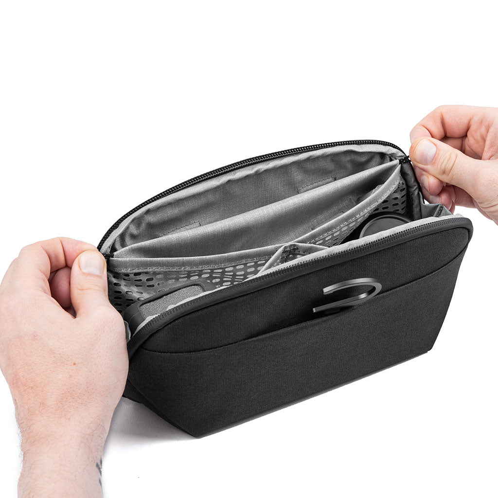 Peak Design Wash Pouch Small in Black — interior view 2 # color_Black