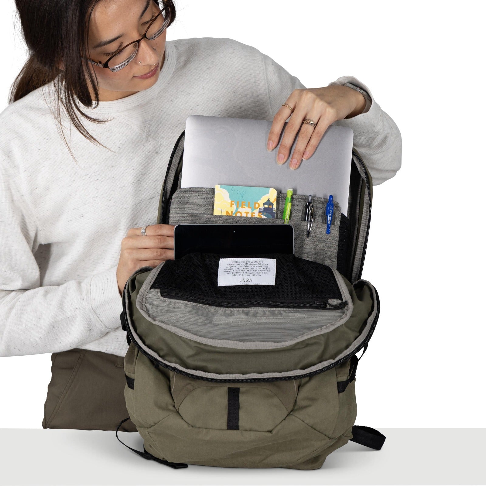 Osprey Talon 22 VSN Laptop Backpack 22L in Earl Grey — detail view 5