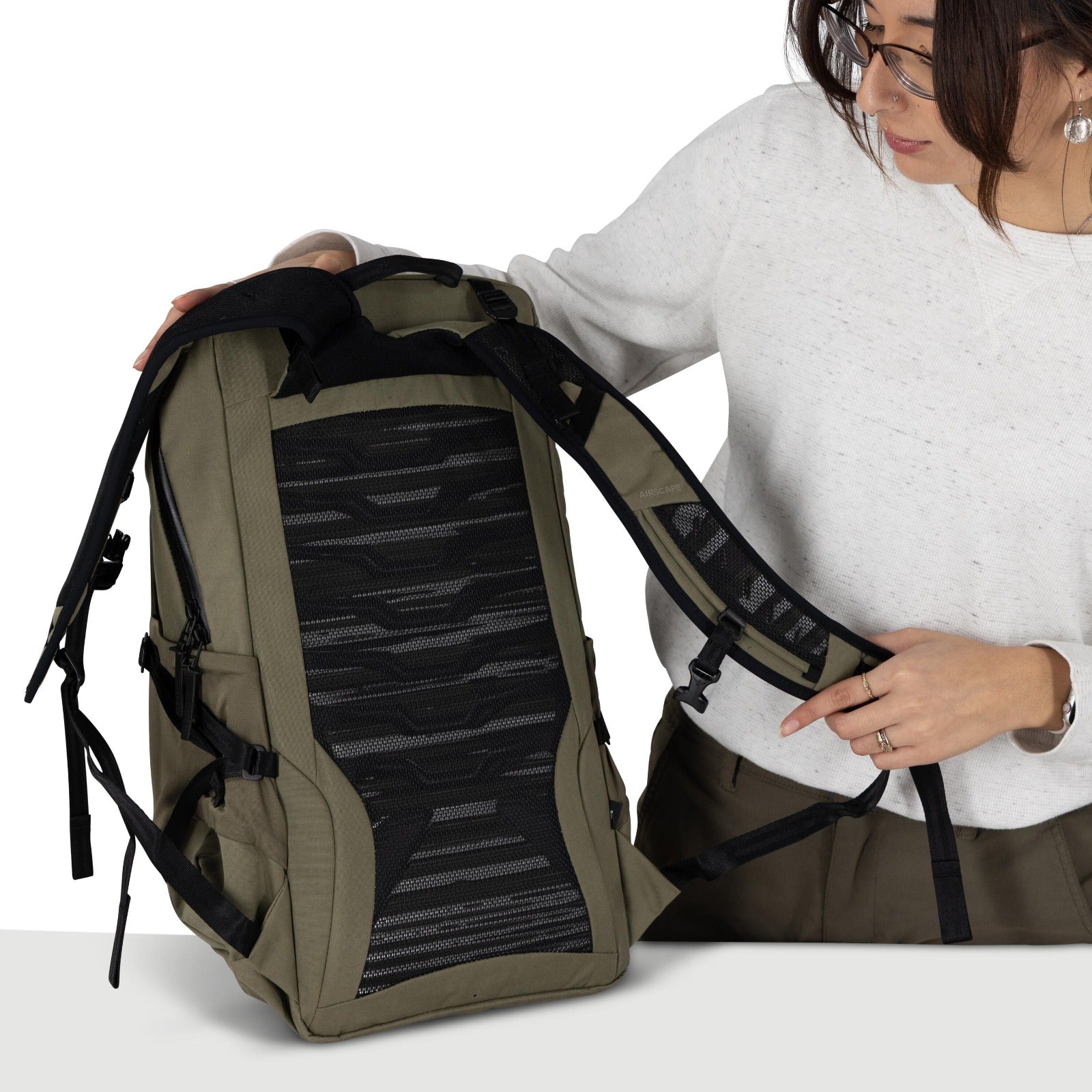 Osprey Talon 22 VSN Laptop Backpack 22L in Earl Grey — detail view 7