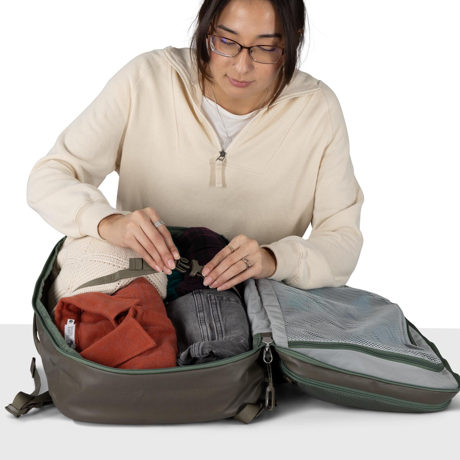 Osprey Transporter Expandable Travel Pack 26+6L in Pine Leaf-Earl Grey — detail view 5