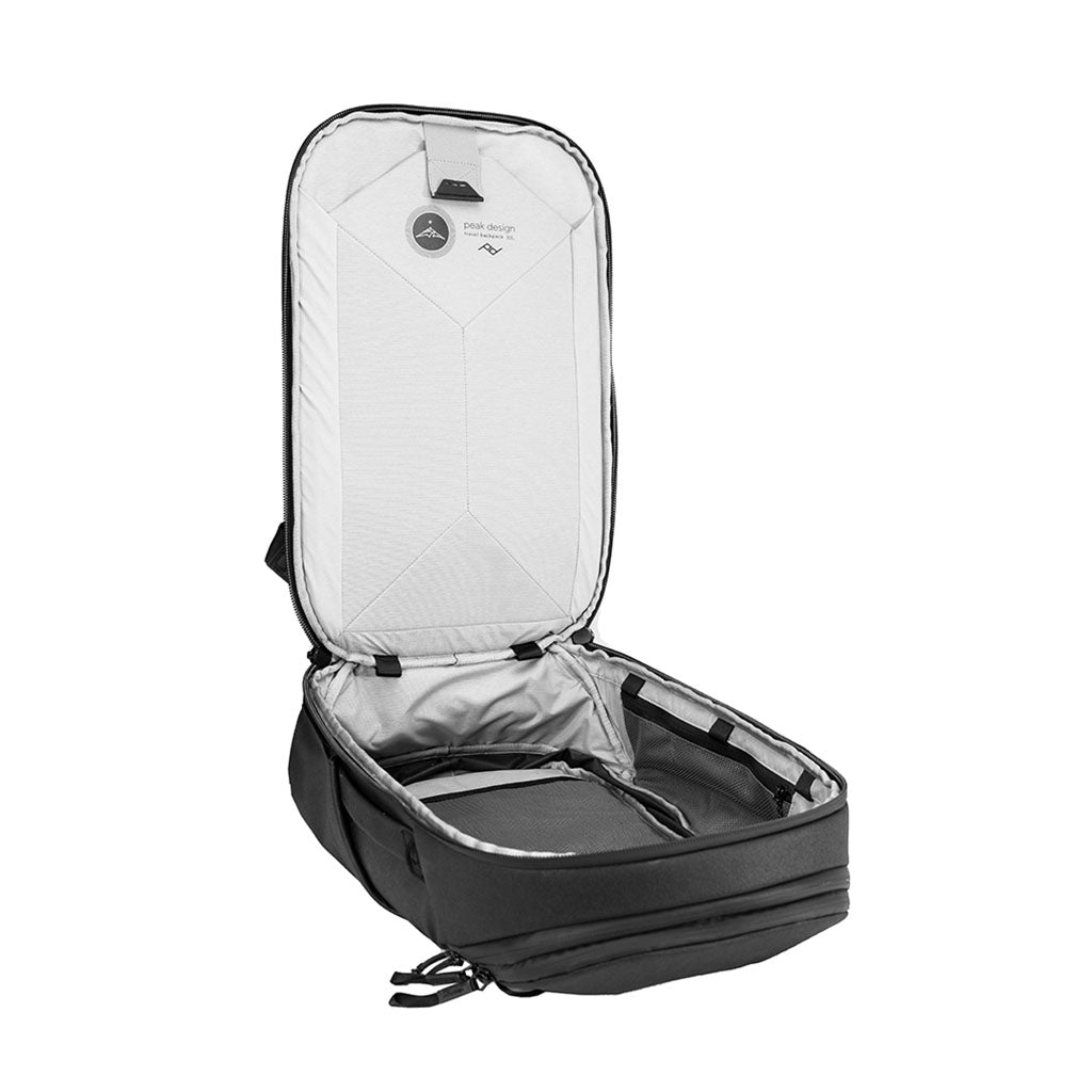 Peak Design Travel Backpack 30L - Black in use