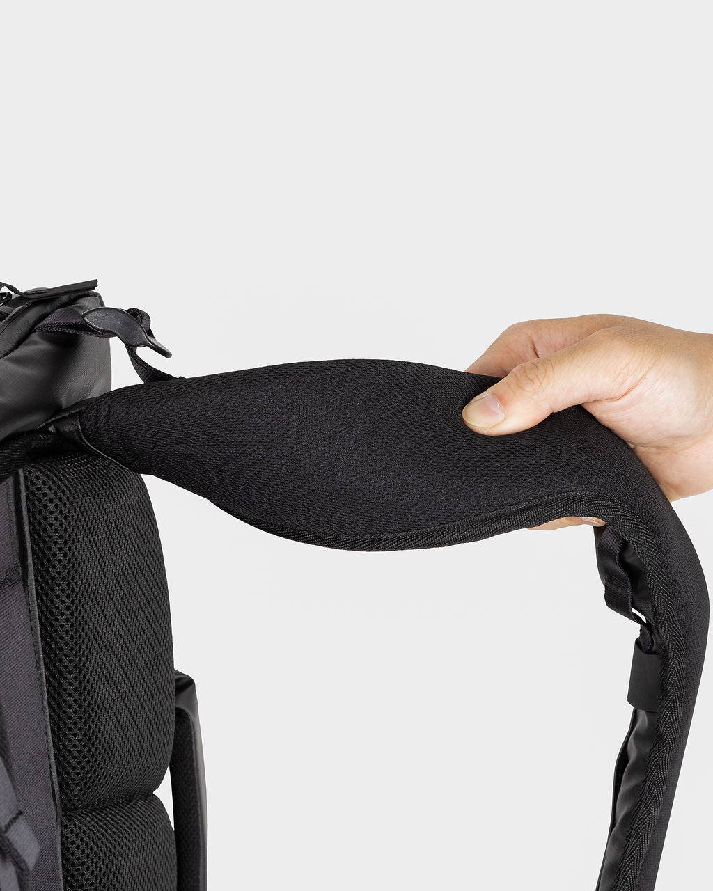 VRSA Travel Backpack 32L in Black — detail view 2