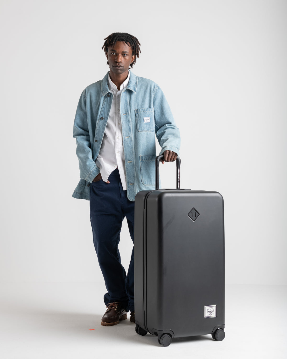 Herschel Heritage Hardshell Large Luggage 95L in Black — lifestyle 3