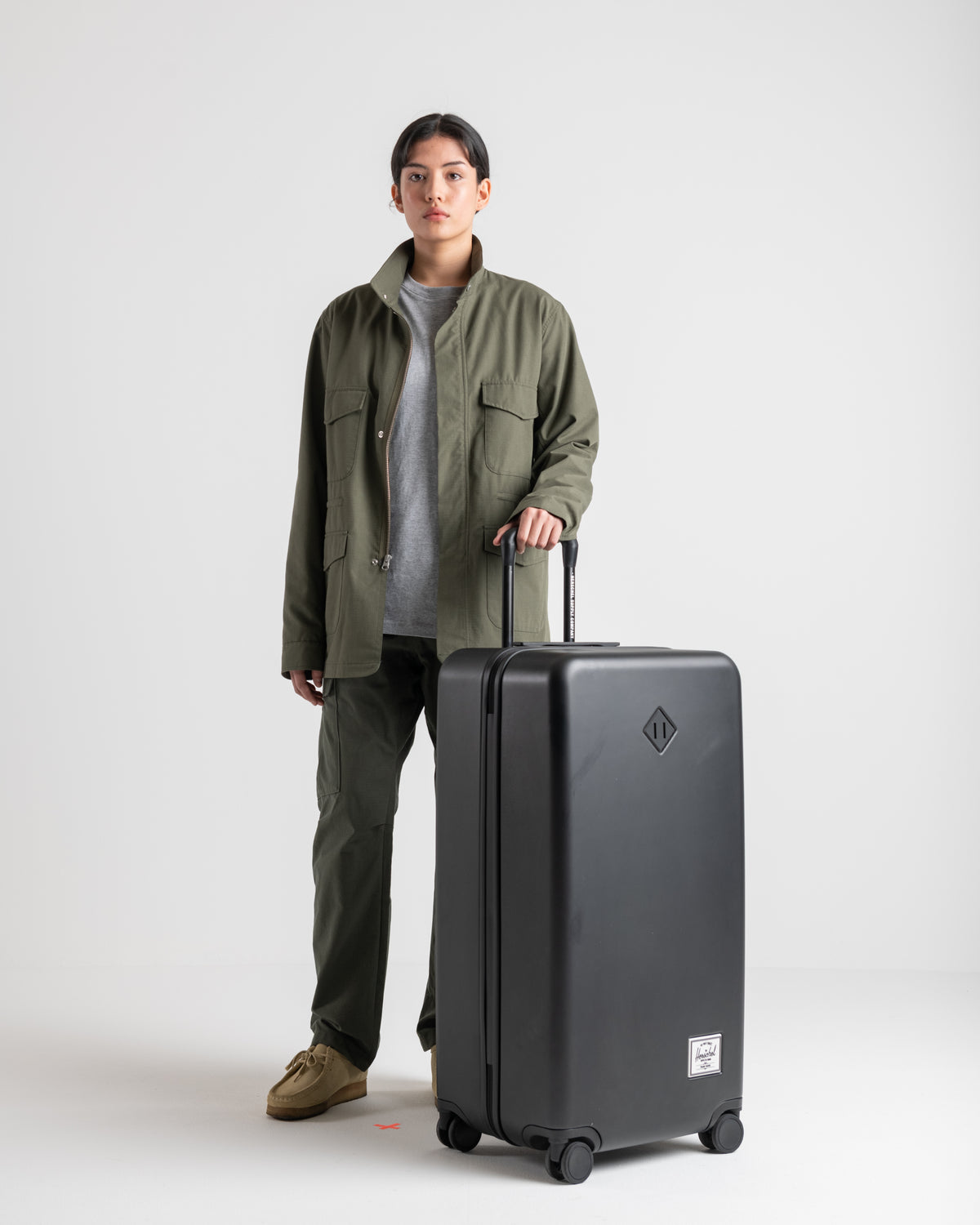 Herschel Heritage Hardshell Large Luggage 95L in Black — lifestyle 4