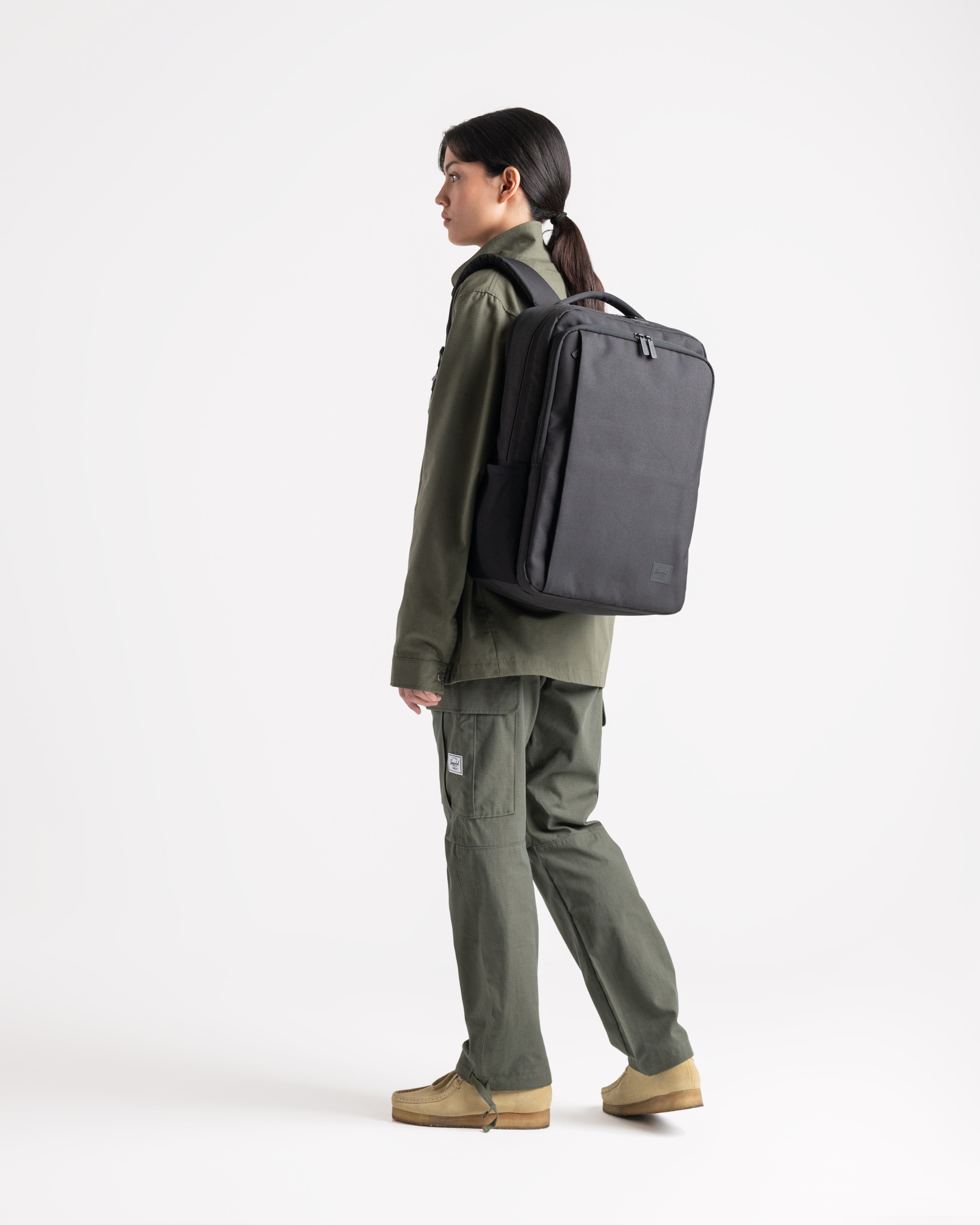 Herschel Kaslo Backpack Tech 30L in Black — lifestyle 2
