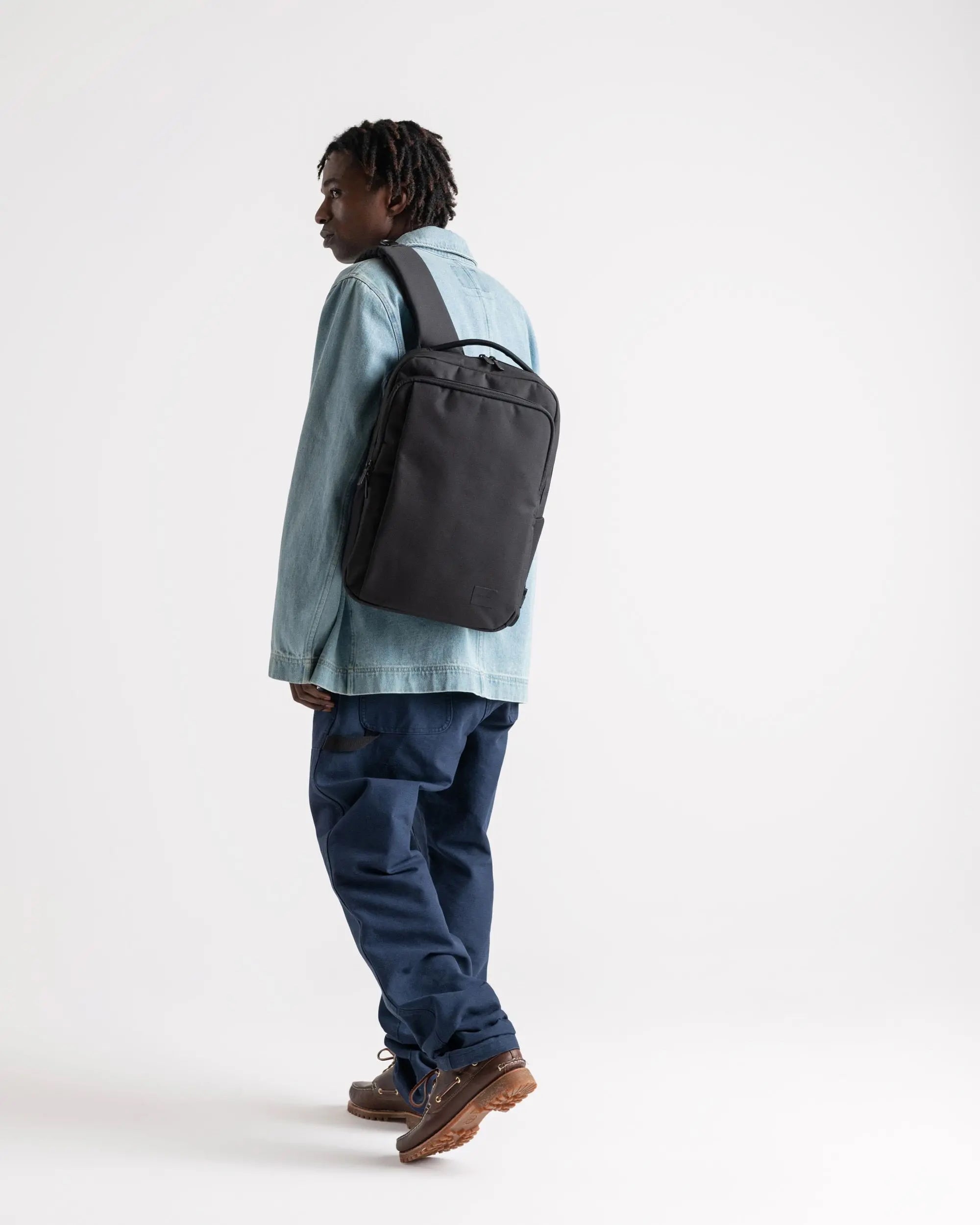 Herschel Kaslo Daypack Tech 20L in Black — lifestyle