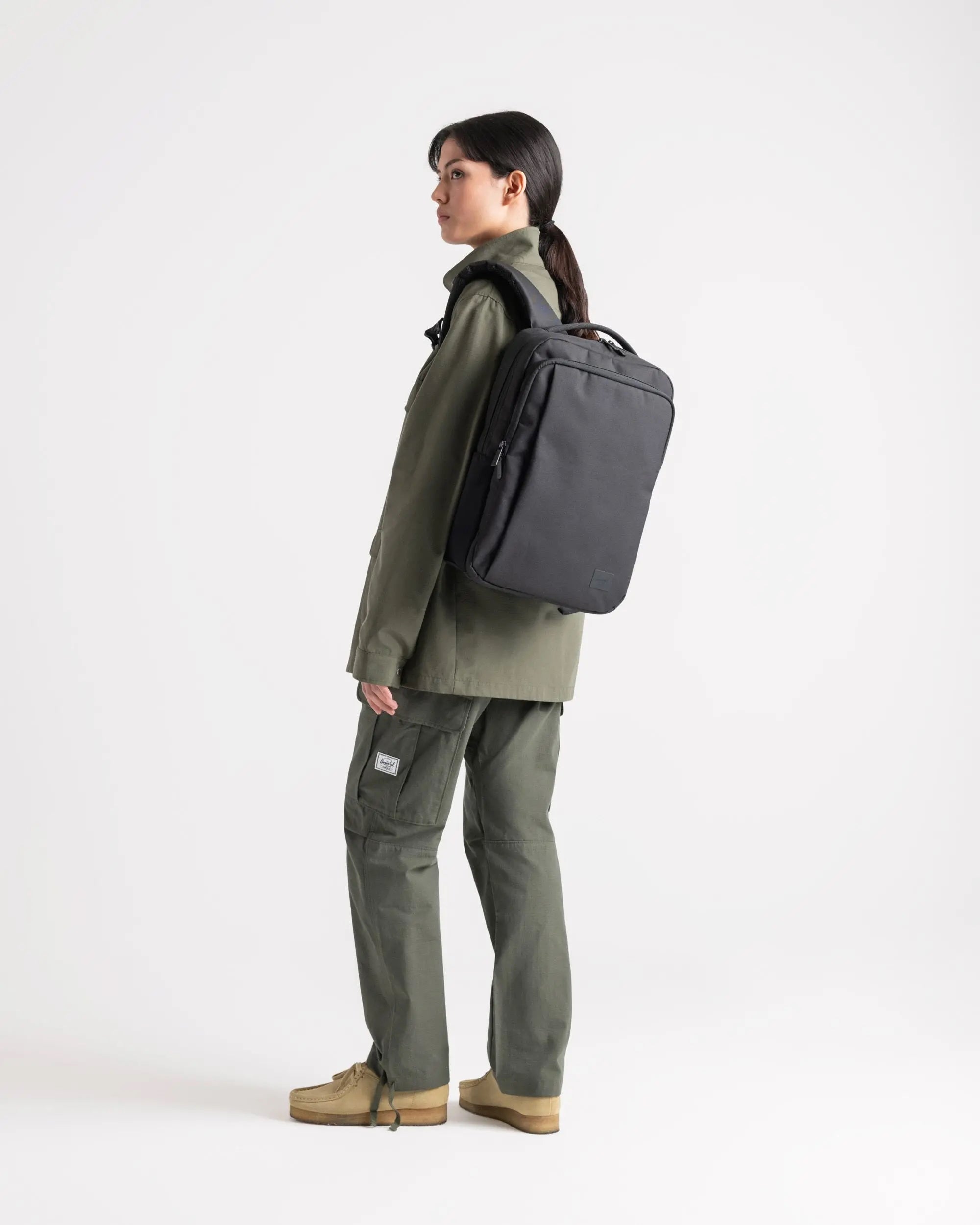 Herschel Kaslo Daypack Tech 20L in Black — lifestyle 2