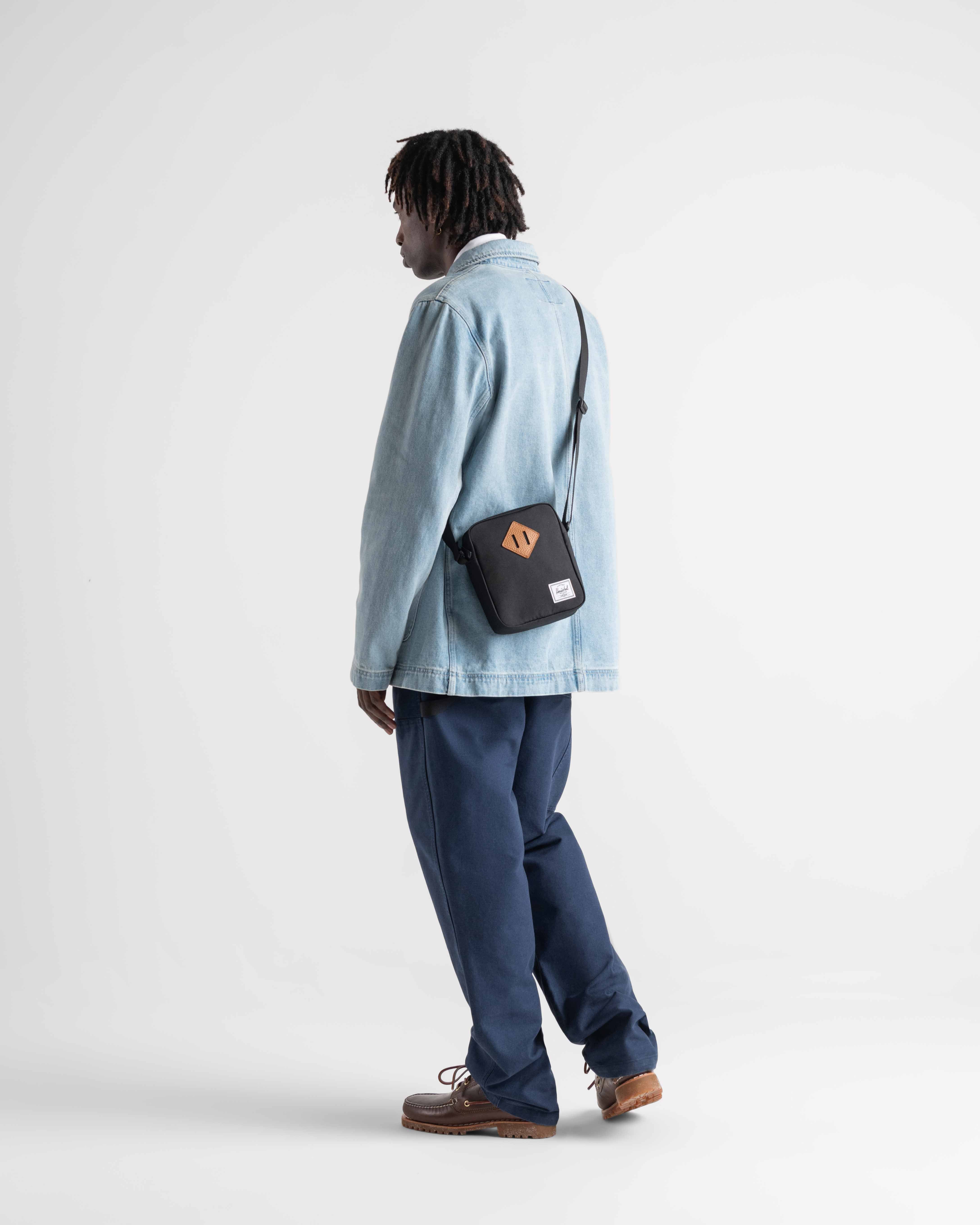 Herschel Heritage Crossbody 2.5L in Black — lifestyle
