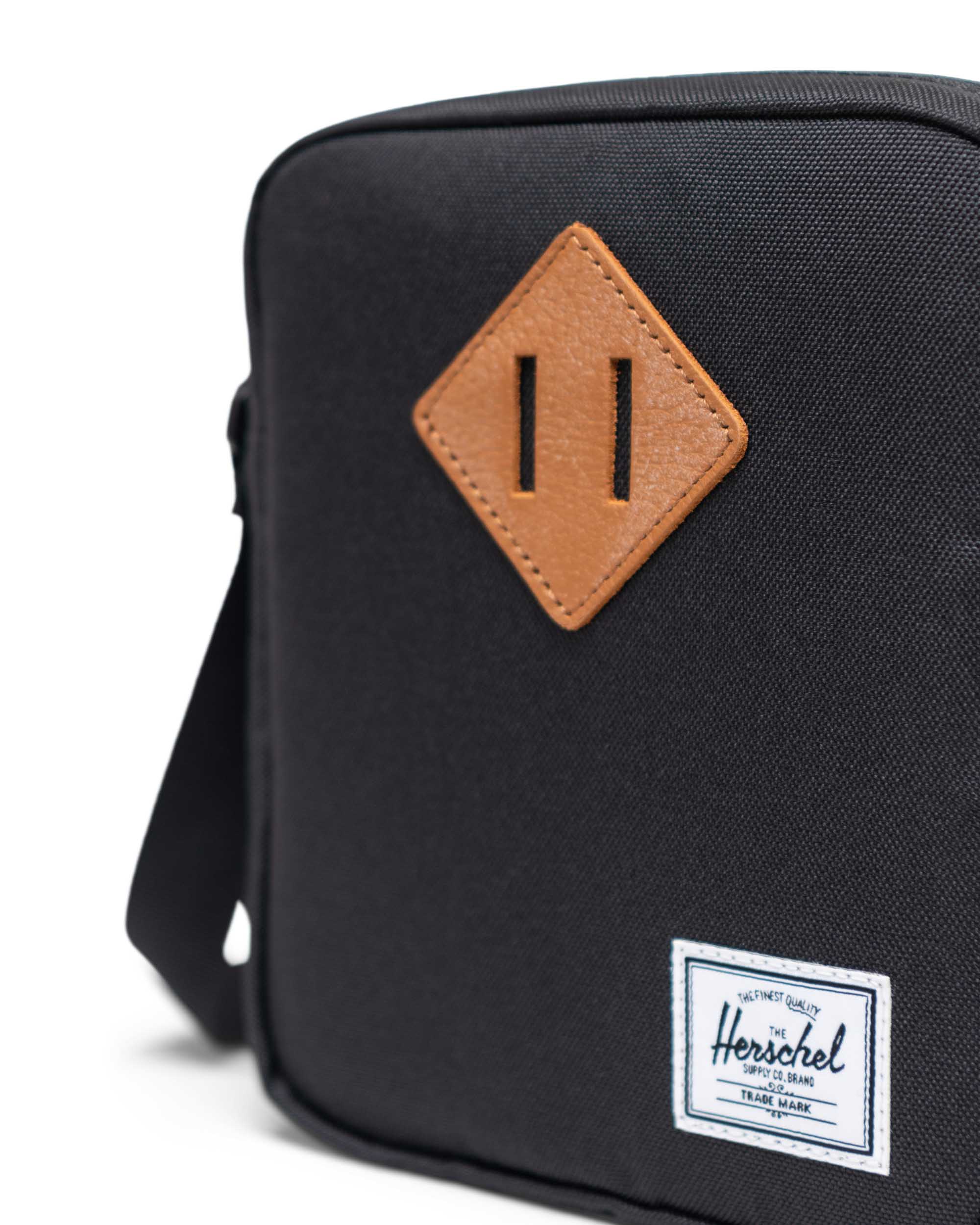 Herschel Heritage Crossbody 2.5L in Black — detail view