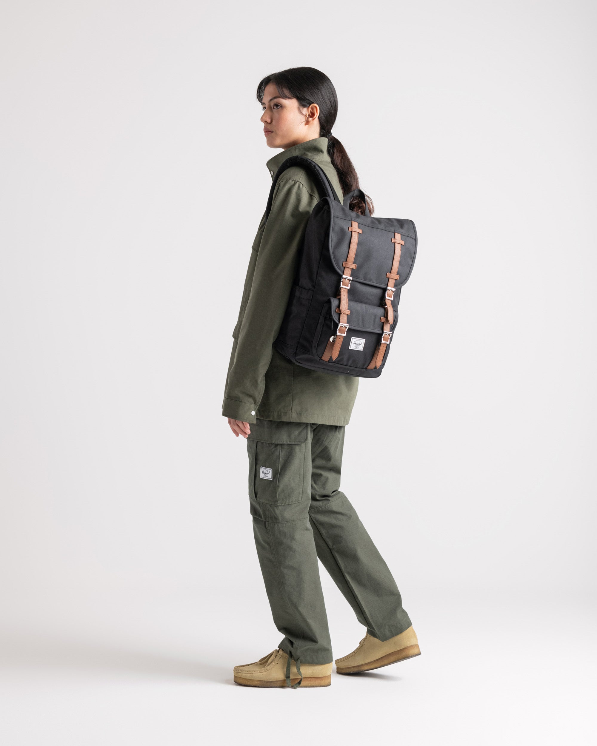 Herschel Little America Mid Backpack 21L in Black — lifestyle 2