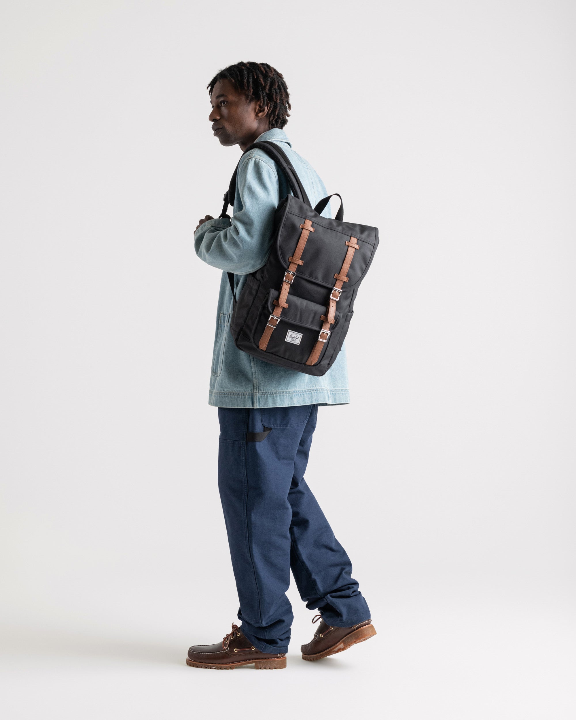 Herschel Little America Mid Backpack 21L in Black — lifestyle