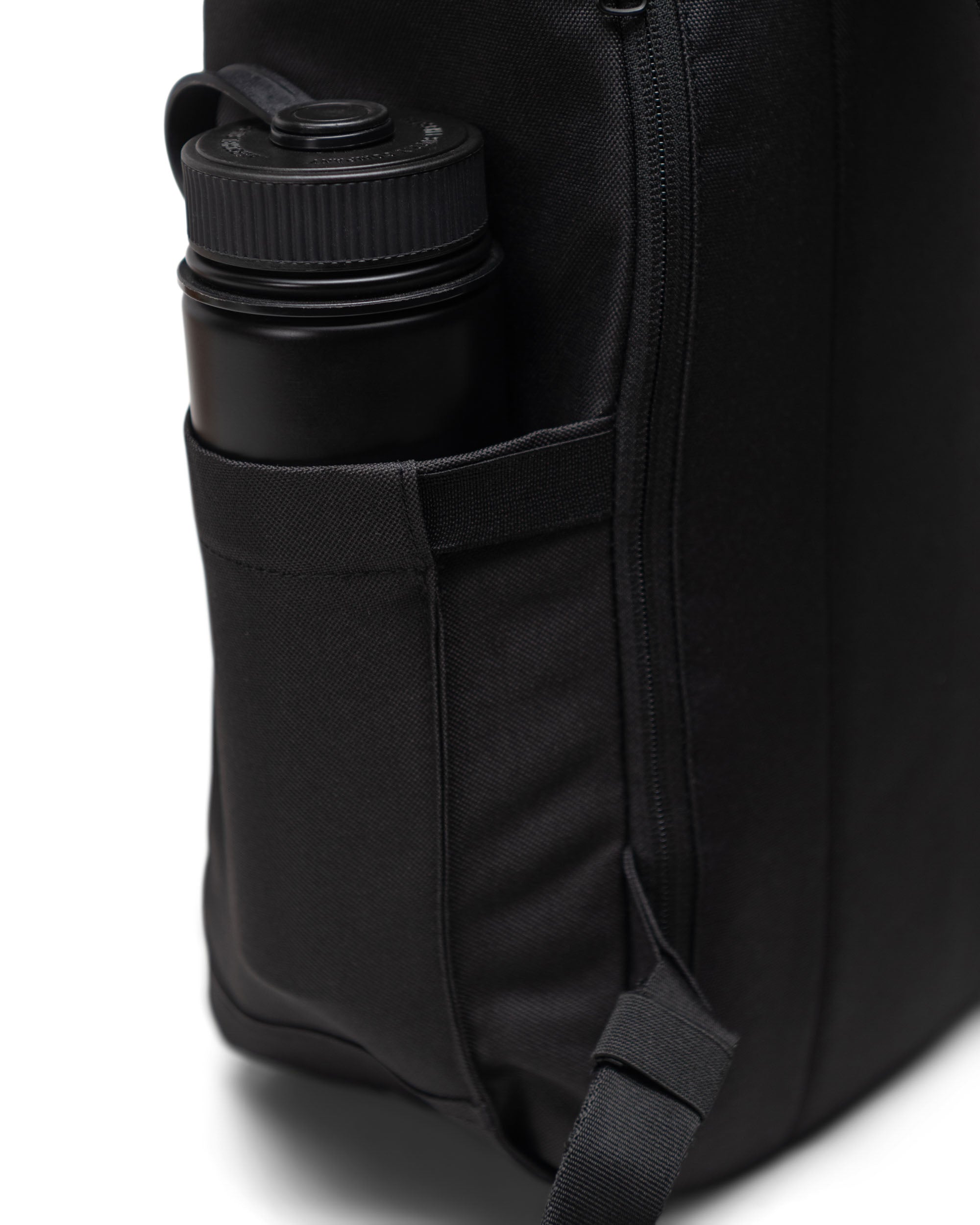 Herschel Retreat Backpack 23L in Black — detail view # color_Black