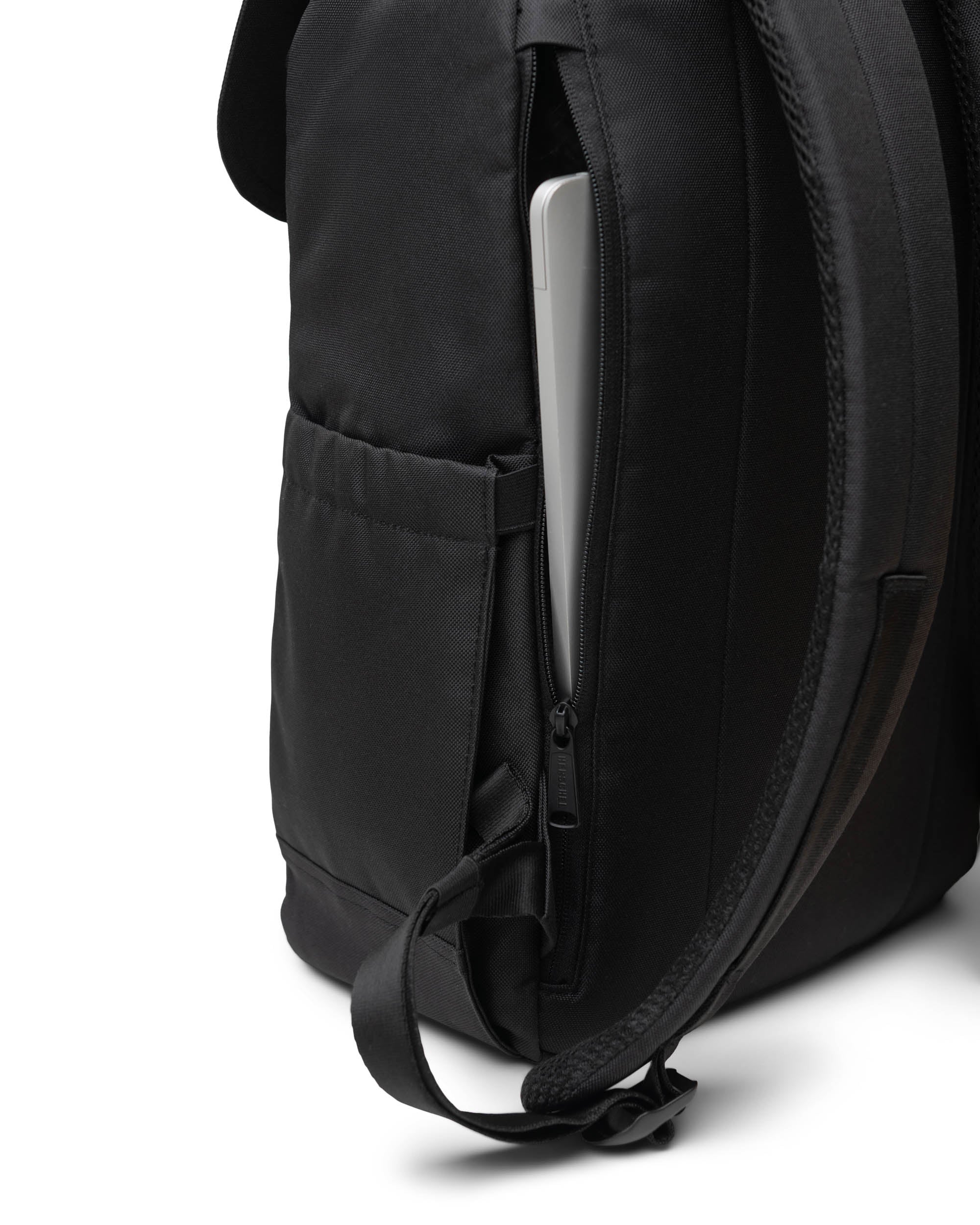 Herschel Retreat Backpack 23L in Black — detail view 4 # color_Black