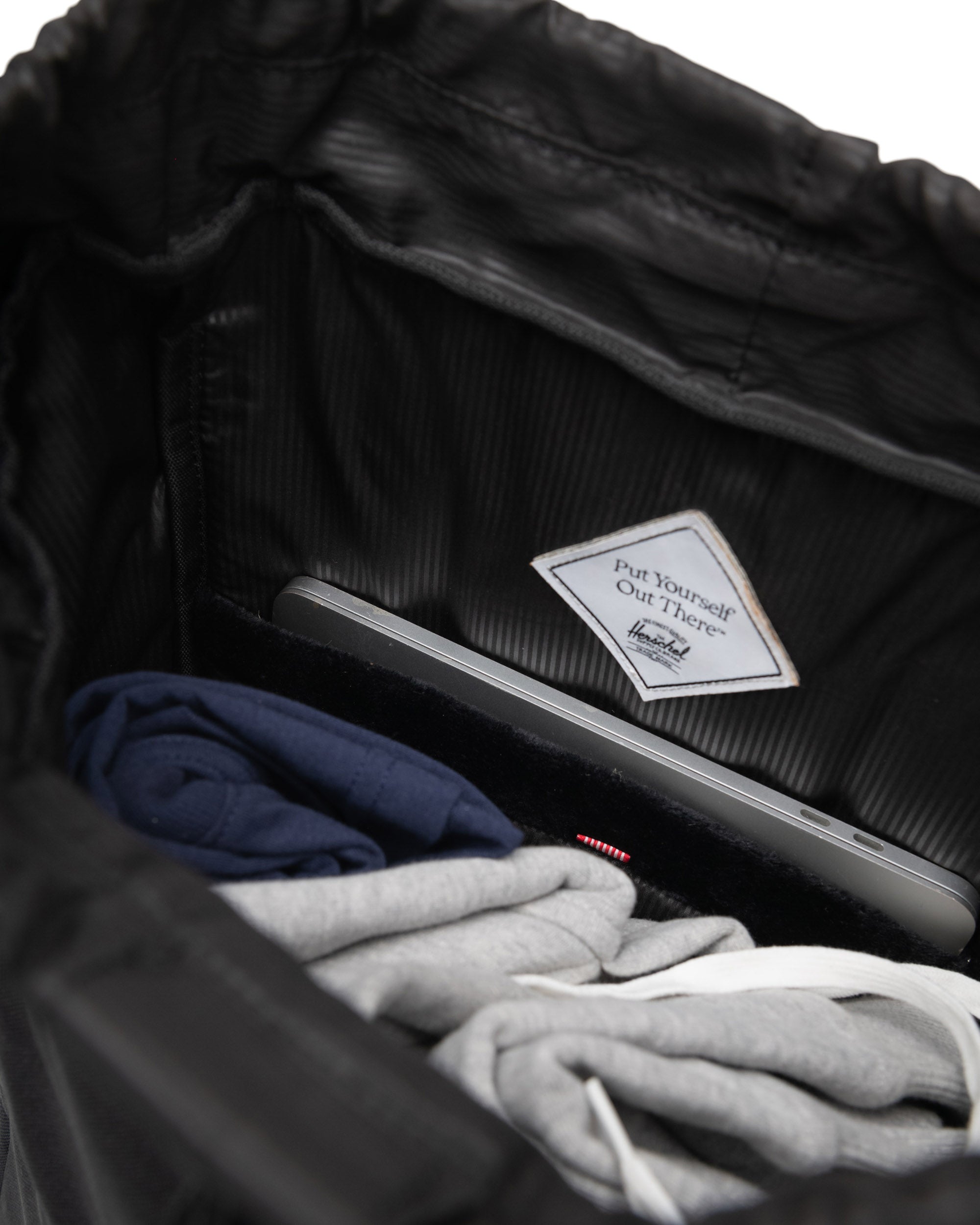 Herschel Retreat Backpack 23L in Black — interior view 3 # color_Black