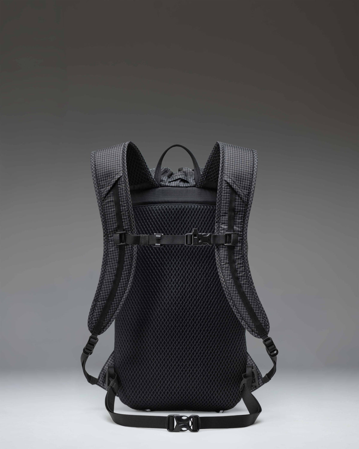 Herschel Ultralight Cinch Daypack 14L in Black — back view