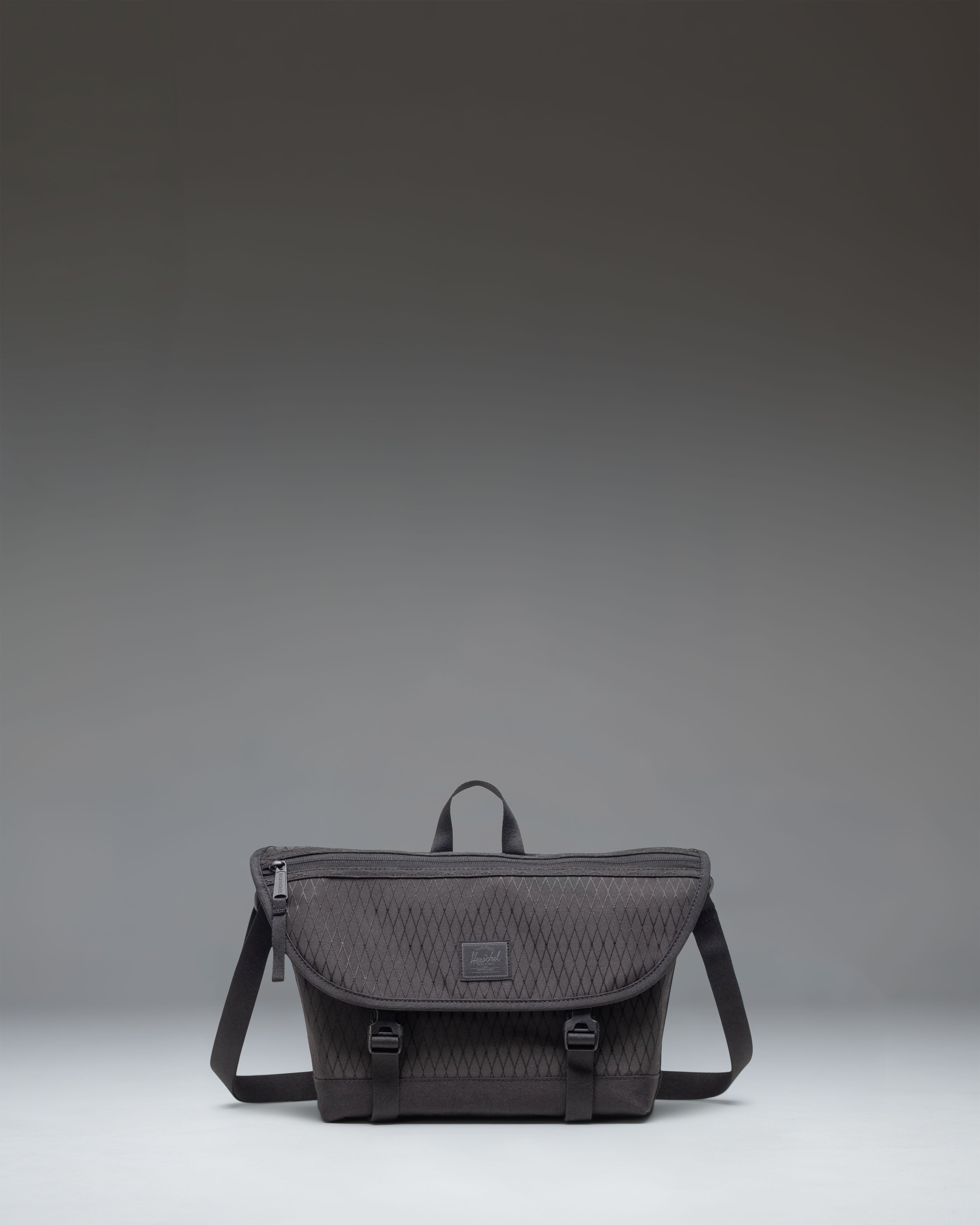 Herschel Cove Messenger Small 7.5L in Black Diamond/Black — front view