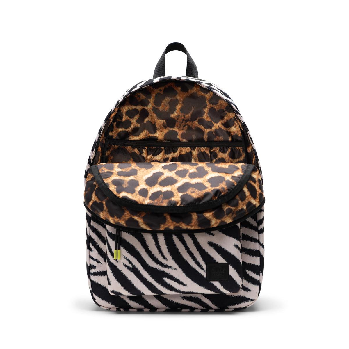 Herschel Classic Backpack 26L in Zebra — angle view 2 # color_Zebra