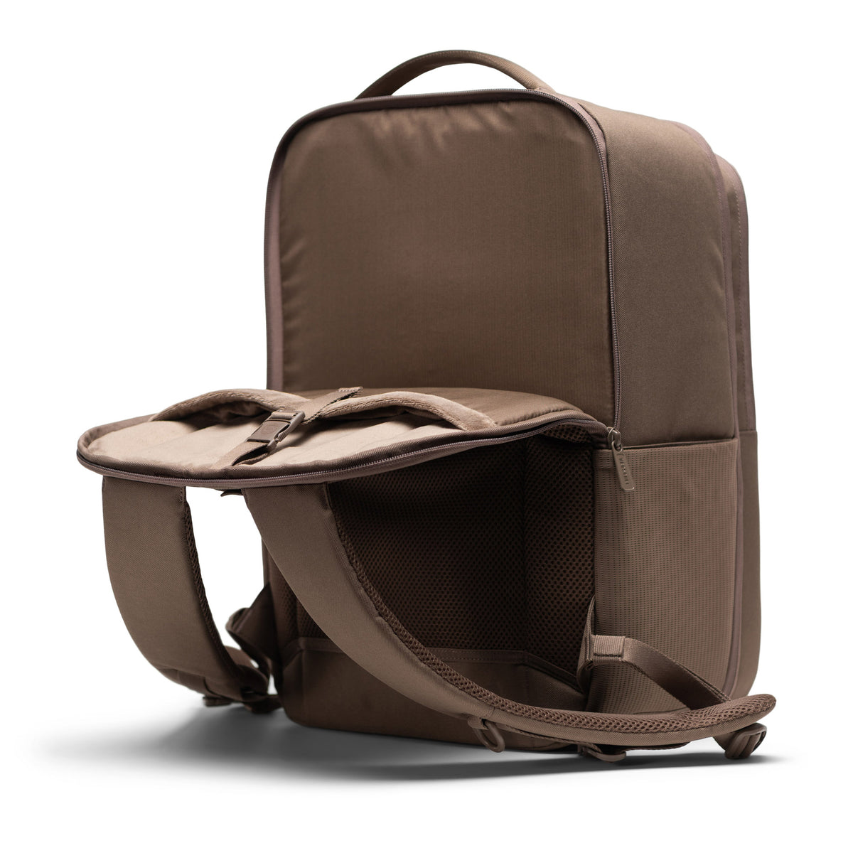 Herschel Kaslo Travel Backpack Tech 32L in Light Brown — angle view 5 # color_Light Brown