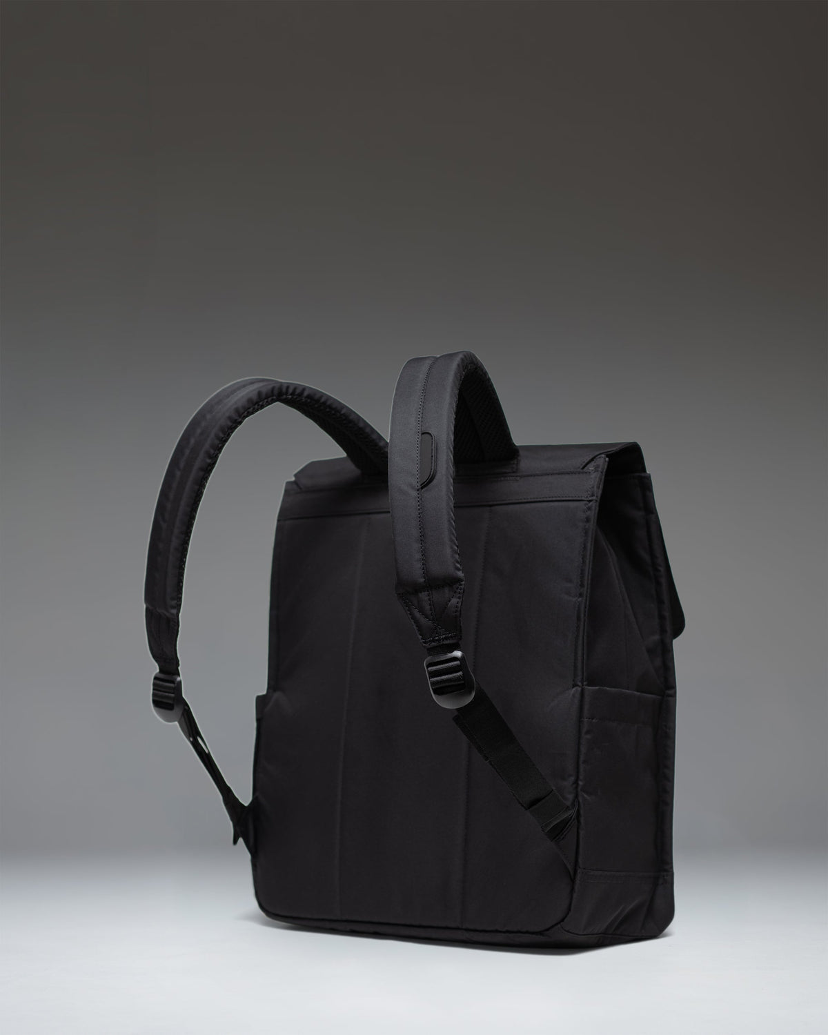 Herschel City Backpack Twill in Black/Grey — side view