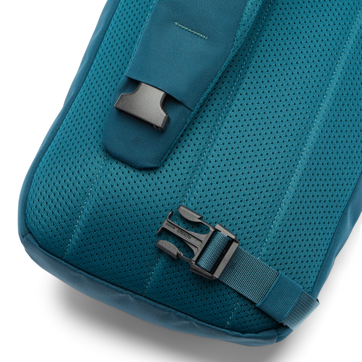Cotopaxi Todo 8L Sling in Abyss — detail view