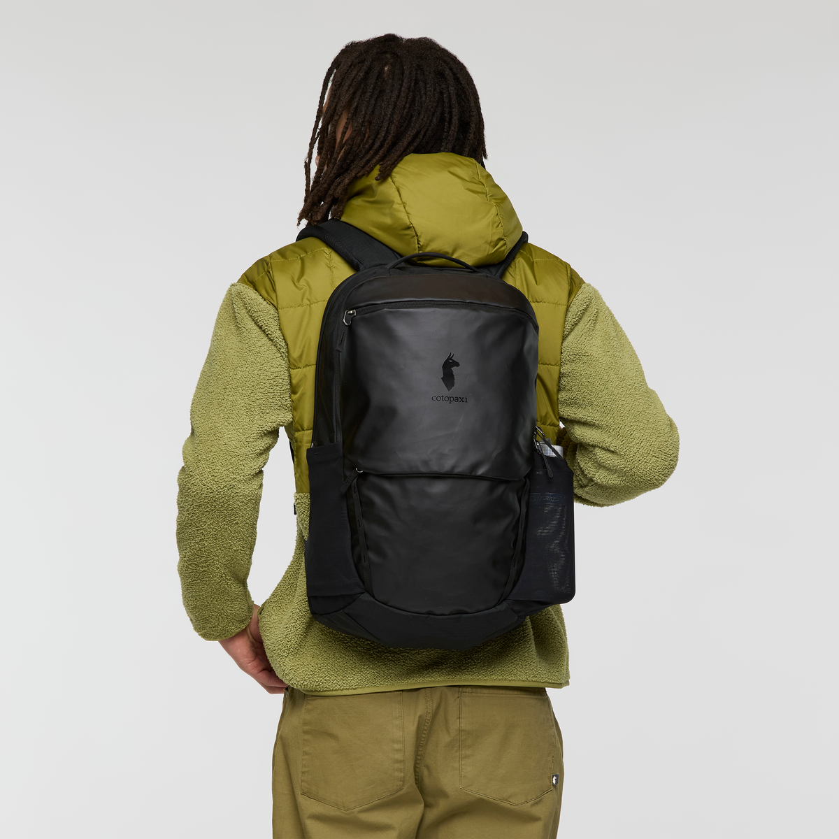 Cotopaxi Allpa 26L Daypack in Black — lifestyle 2