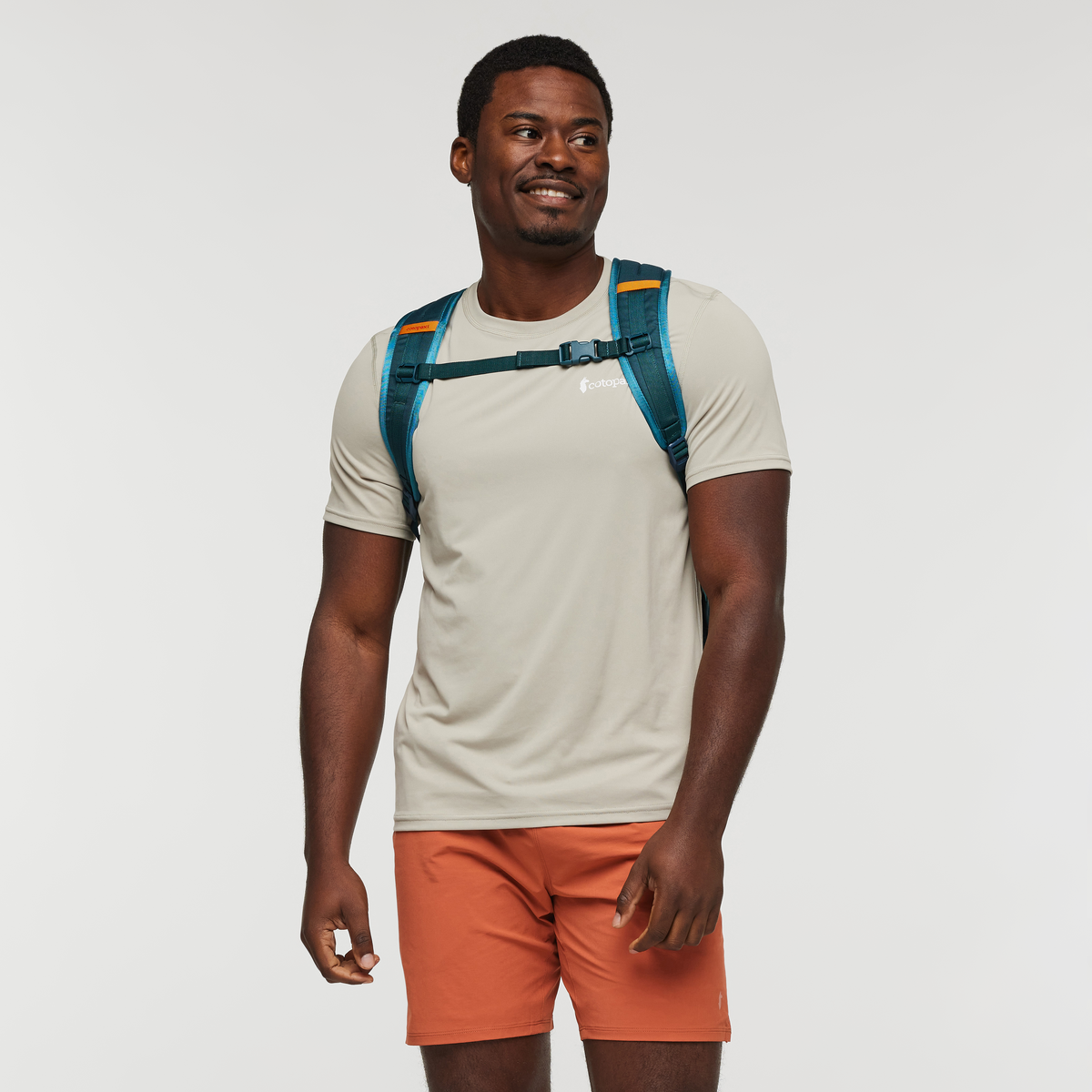 Cotopaxi Chiquillo 26L Backpack in Abyss — detail view