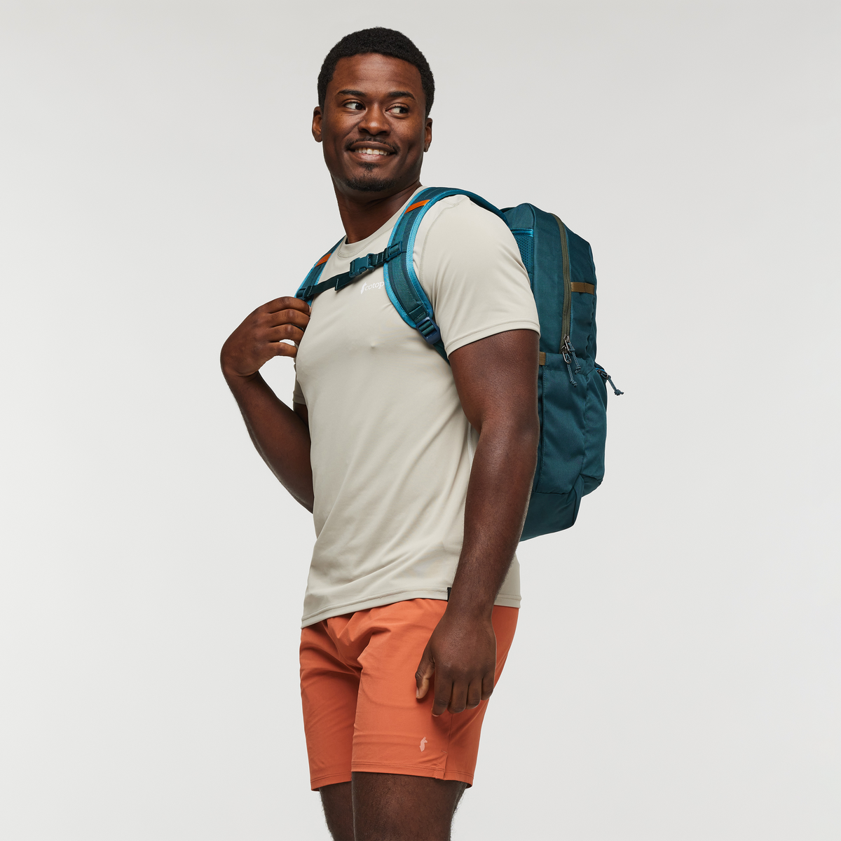 Cotopaxi Chiquillo 26L Backpack in Abyss — detail view 3