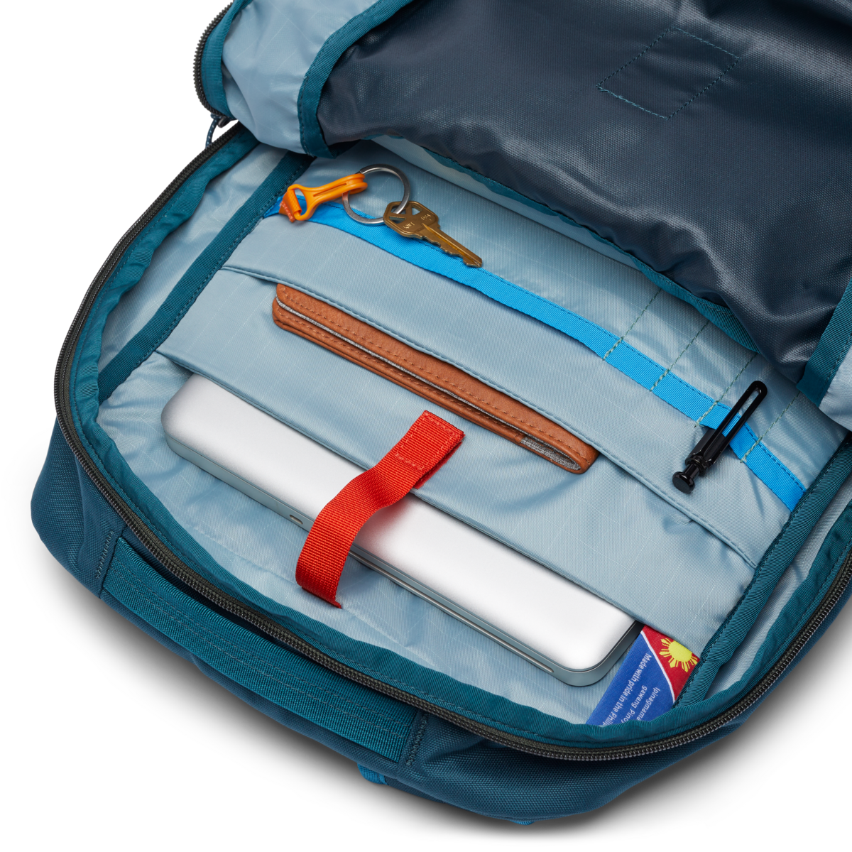 Cotopaxi Chiquillo 26L Backpack in Abyss — angle view 2