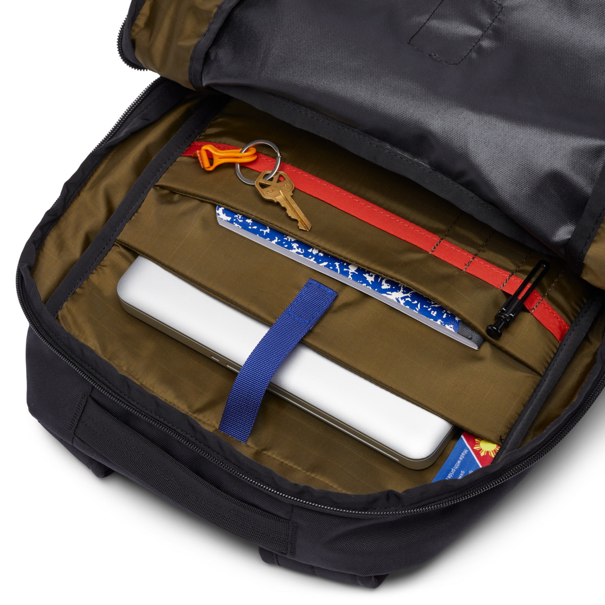 Cotopaxi Chiquillo 26L Backpack in Black — angle view 2