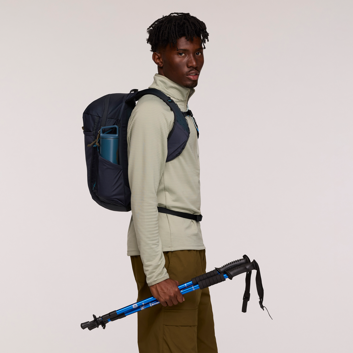 Cotopaxi Elqui 18L Backpack in Carbon — angle view 4