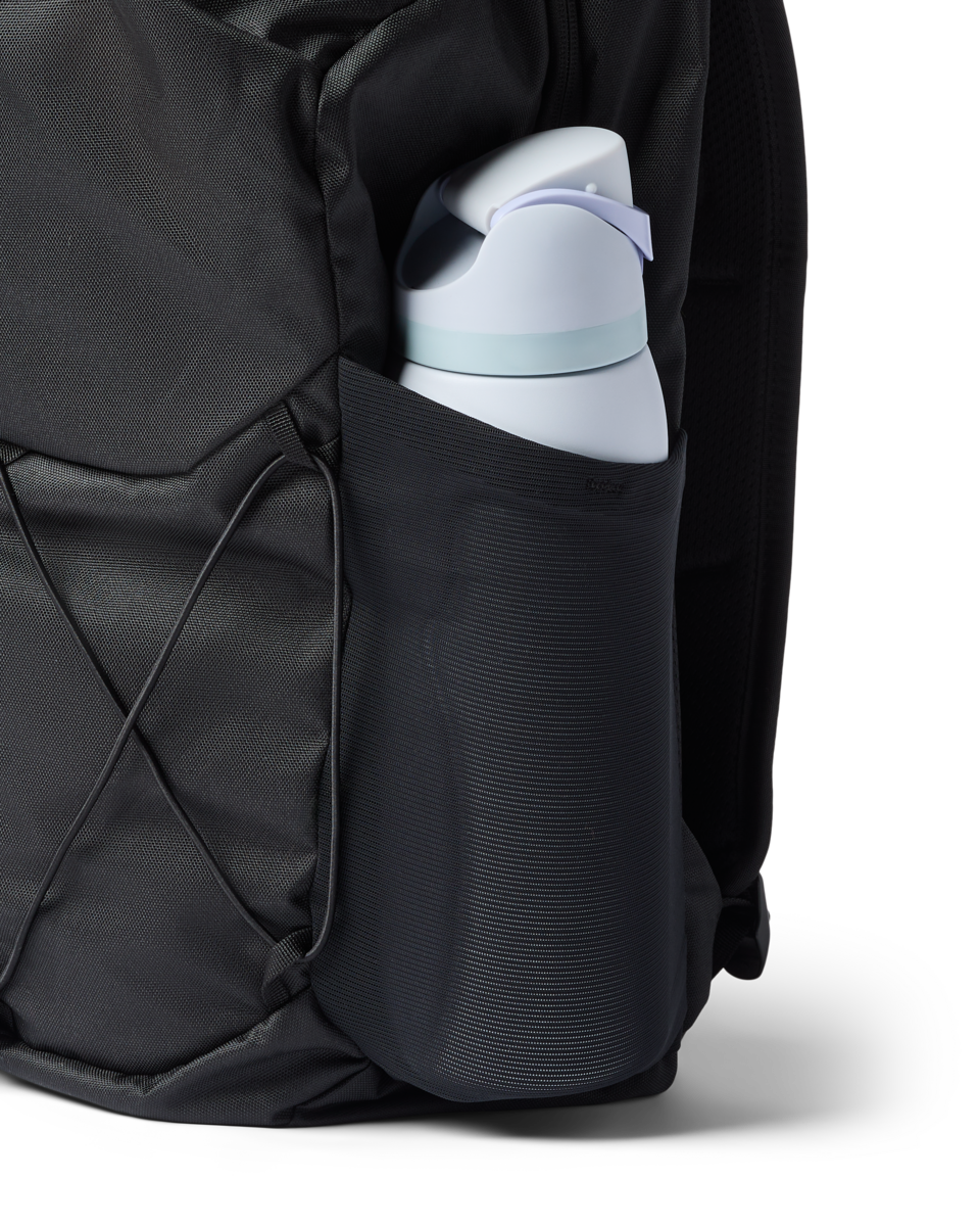 Cotopaxi Abierto 26L Daypack in Black — angle view 3