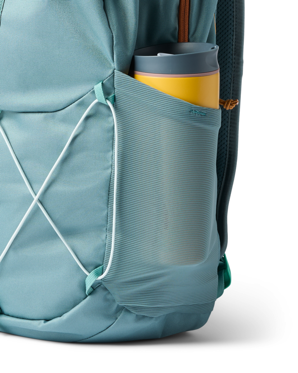 Cotopaxi Abierto 26L Daypack in Everglade — angle view 2