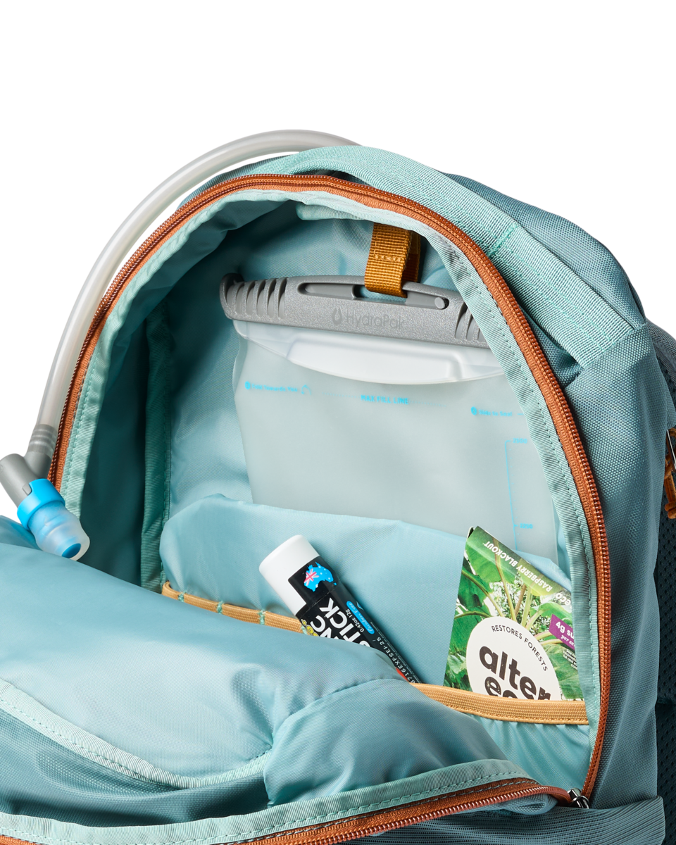 Cotopaxi Abierto 26L Daypack in Everglade — angle view 3