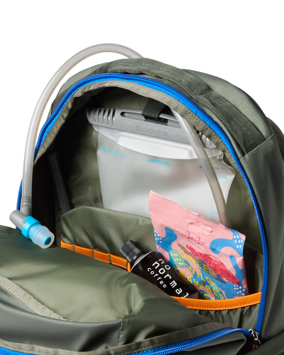 Cotopaxi Abierto 26L Daypack in Fatigue — angle view 3