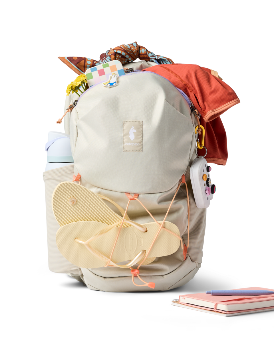 Cotopaxi Abierto 26L Daypack in Mineral — detail view