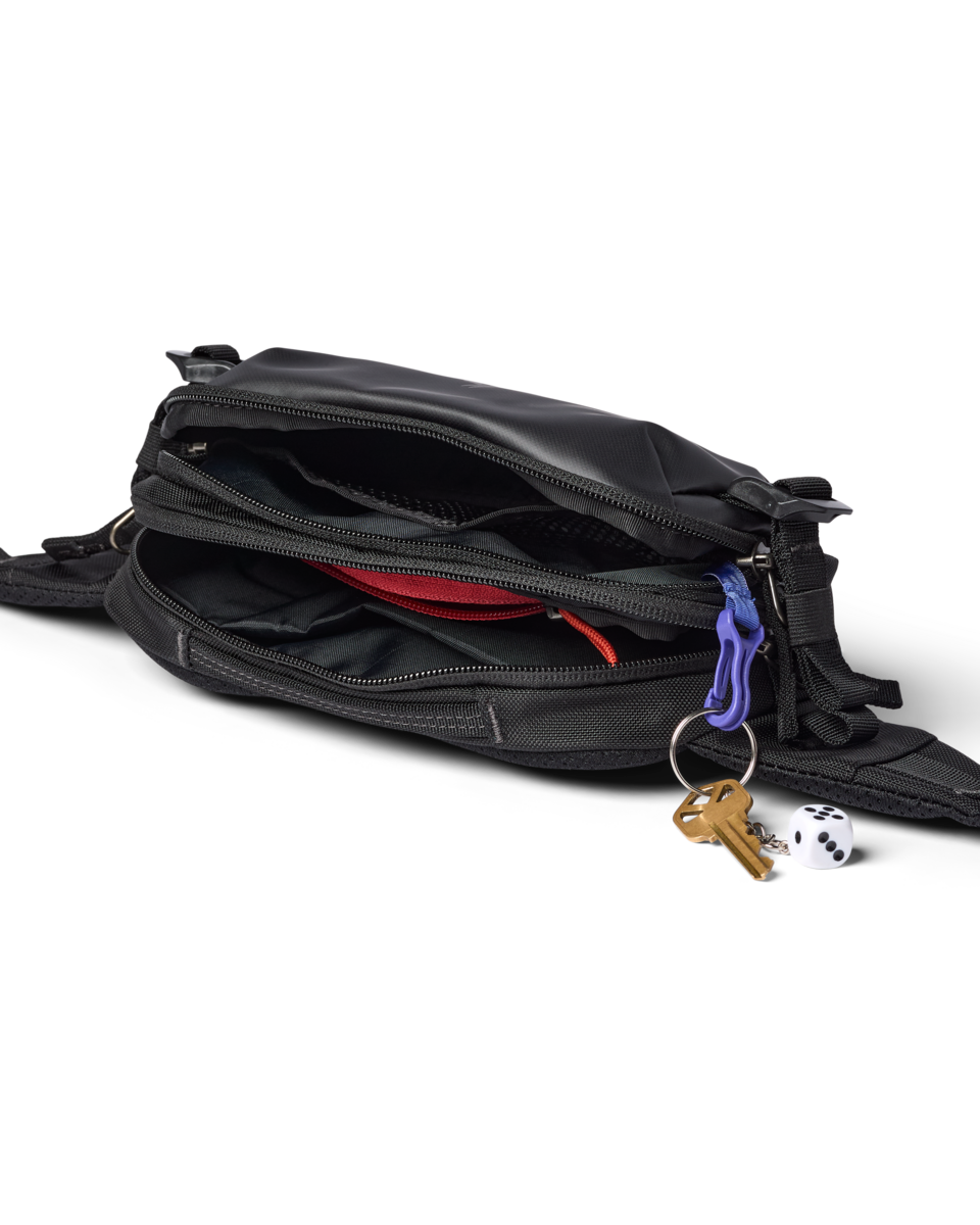Cotopaxi Allpa X 1.5L Hip Pack in Black — angle view 2