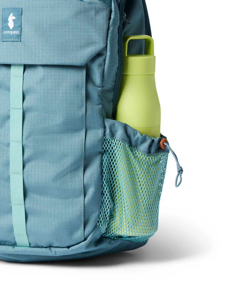 Cotopaxi Clase 28L Daypack in Everglade — angle view 1