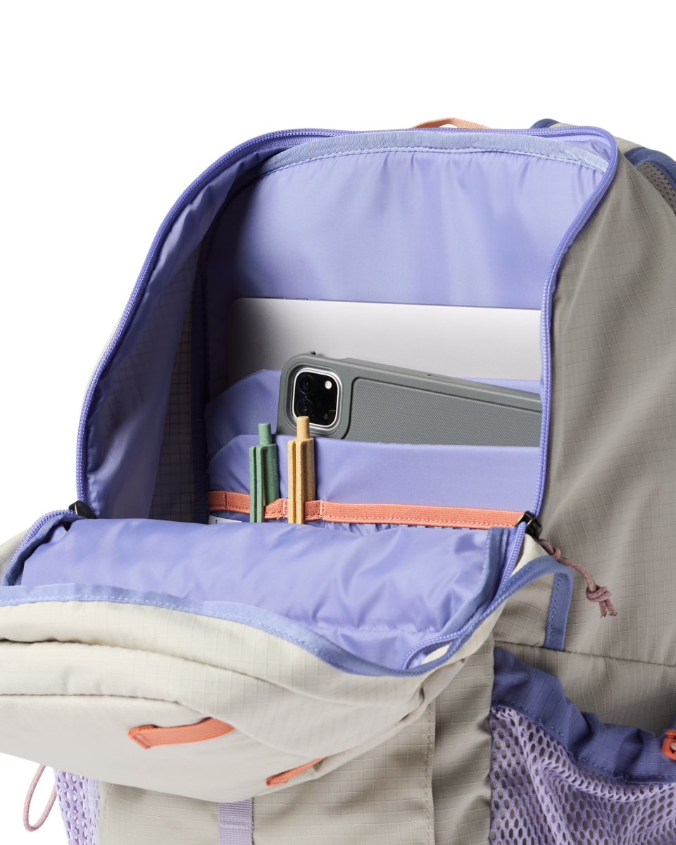 Cotopaxi Clase 28L Daypack in Mineral — angle view 2