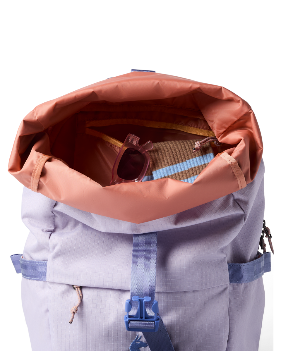 Cotopaxi Consuelo 22L Daypack in Moonbeam — angle view 3